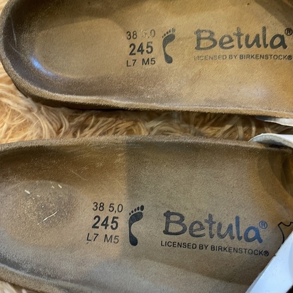 BIRKENSTOCK | Betula | Single Strap Patent Leather White Sandals | Size 38 - Picture 5 of 9